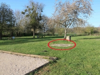 Une des tables installée au Champ Liard par la commune de Champforgeuil a été volée