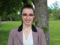 Portrait d’Elodie, jeune femme en service civique à Champforgeuil