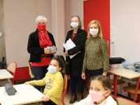 La mairie de Champforgeuil distribue un masque aux enfants des écoles primaires