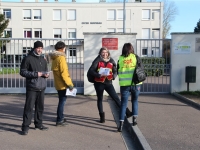 Tractage contre la réforme des retraites devant les lycées de Chalon-sur-Saône 