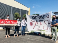 Journée de grève des AESH devant le collège Doisneau