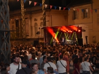 Le groupe Krystal LiveBand enflamme la Place de la Mairie de Chalon-sur-Saône à l’occasion du grand bal populaire