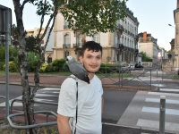 Insolite à Chalon : ‘L’Homme qui murmurait à l’oreille de son perroquet’ 