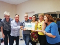 Remise d’un chèque à l’association ‘Faso Lili’ par l’association citoyenne ‘Pour Chalon avec Vous’ 