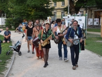 Chalon Dans la Rue : La compagnie Lions pour des Lions (des) fait danser son public 