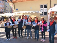 Dans le cadre de la Paulée 2021 de la Côte chalonnaise, ‘Rondes de Nuit’ a déambulé sur le marché distribuant le programme des festivités 