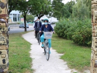 Le Sous-Préfet Olivier Tainturier fait la visite de Saint Rémy à vélo.