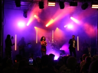 Succès du grand bal populaire du 14 juillet, place de l’Hôtel de Ville de Chalon-sur-Saône, avec le groupe ‘Kristal’
