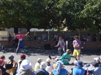 Chalon dans la Rue : ‘Digitôle’, le spectacle chorégraphique drôle et sensible proposé par la Compagnie ‘Des Trébuchés’ a connu un véritable succès  