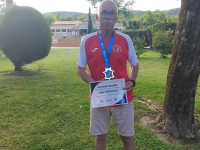 Le chalonnais Alain Riquelmé, Vice-Champion du Monde ‘master 7’ (2025) de la course et marche ‘Les 6 jours de France’, termine 3ème et décroche la médaille de bronze de l’édition 2026