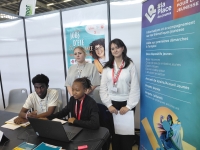 Une belle expérience professionnelle pour les élèves de la filière Métier de l'Accueil d’Emiland Gauthey  au salon de l’emploi