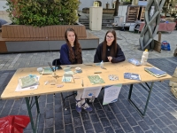 Lou et Lindsay, élèves du lycée ’Emiland Gauthey’ proposent une animation pour la fête des pères 