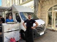 Marché du dimanche : nouvelle acquisition pour la  « Rôtisserie ADO ».