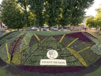 Remerciements aux agents du service des Espaces Verts pour la réalisation florale du massif de la Tour du Doyenné 