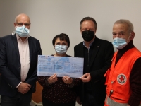 Pour Chalon Avec Vous a remis un chèque de 640 euros à la Croix Rouge Française