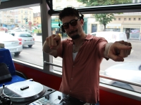 Fête de la musique 2023 : Quand un DJ mixe dans un bus