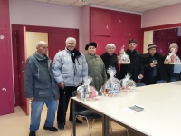 Distribution des colis de Noël à la Maison de quartier du Stade-Fontaine aux Loups