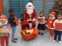 Visite du Père Noël à l'École de Bourgogne