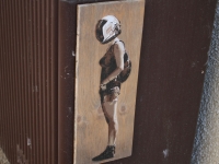 Qui est la femme au casque de la rue Pinette ?