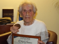 Germaine Borgne, 106 ans, devient la doyenne de Chalon-sur-Saône et reçoit le titre de citoyenne d'honneur