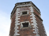 Le fleurissement du massif de la Tour du Doyenné ravive le souvenir du centenaire de sa reconstruction sur l'île Saint-Laurent
