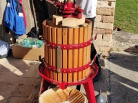 Le jus de fruits a coulé à flots, lors de la fête de la pomme givrotine