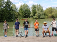 6 ados de l’ERJ de Châtenoy le Royal en sortie à l’étang Chaumont pour une journée d’initiation à la pêche.