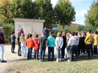 Les élèves de CM1 et CM2 de l’école Berlioz ont observé une minute de silence devant la plaque "Allée Samuel Paty" en mémoire aux deux professeurs Samuel Paty et Dominique Bernard  assassinés. 