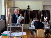 Clin d'œil au maire de Châtenoy qui lutte contre l'abstentionnisme : et ce dès le plus jeune âge !