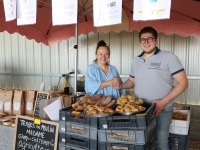 La boulangerie Châtenoyenne Benjamin Jouvenceaux et Terres de Moulin Madame producteur de farines artisanales à la meule de pierre mettent en commun leur savoir-faire pour développer de nouveaux pains et nouvelles variétés de gougères.