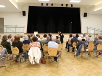 Le théâtre débat « Du soleil derrière les nuages » s’est tenu le 12 octobre à la salle des fêtes de Châtenoy le Royal.