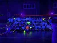 Obscurité, balles et vêtements fluo, c'était la soirée "Dark Volley" au Lycée agricole de Fontaines ! 