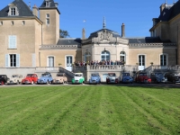 Les adhérents du club Ami Deuche Chalonnais se sont réunis dimanche matin au château de la Loyère.