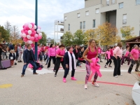 Saint Rémy fait du sport et de la marche pour Octobre rose.