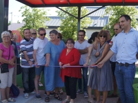 Inauguration de la pergola installée sur la place de la mairie de Saint Rémy. 