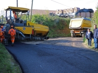 La rue d’Escles, du quartier de Taisey à Saint Rémy, a retrouvé un revêtement de chaussée tout neuf.