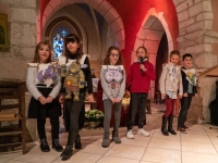 Les élèves de la classe de CM1 de Crissey ont participé au spectacle de l’association « Le sentier des arts » au sein de l’église communale 