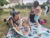 Ce mercredi, différentes structures de la petite enfance du Grand Chalon se sont retrouvées autour d’un moment bucolique dans le jardin pédagogique de Saint-Marcel