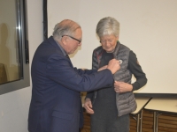 Assemblée générale du don du sang : Martine Géniaux, présidente, a reçu la croix de chevalier du mérite du sang ce vendredi soir 