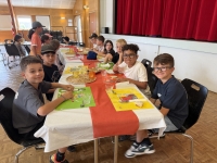 Les jeunes oslonnais ont profité d’un repas « couscous » ce vendredi à la cantine 
