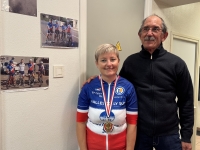 Vélo club de Saint Marcel, Jocelyne Zacchia, sacrée championne de France, a fêté sa victoire avec ses amis du club 