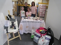Tiffany Dallerey et sa fille aux côtés de l'association "Pattes en détresse St-Cyr"