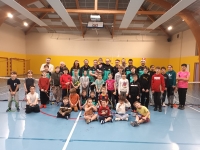 le club de tennis a offert un bel arbre de Noël aux enfants adhérents