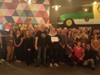 Lux: Des danseurs donnent 350 € à l'association "Toujours Femme" lors d'une soirée au bar "Monsieur le Zinc"