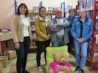 Saint Christophe-en-Bresse : Les bénévoles ont décoré la bibliothèque aux couleurs d'octobre rose