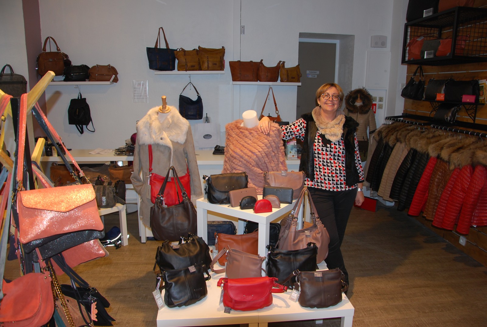 Magasin vetement cuir femme hotsell