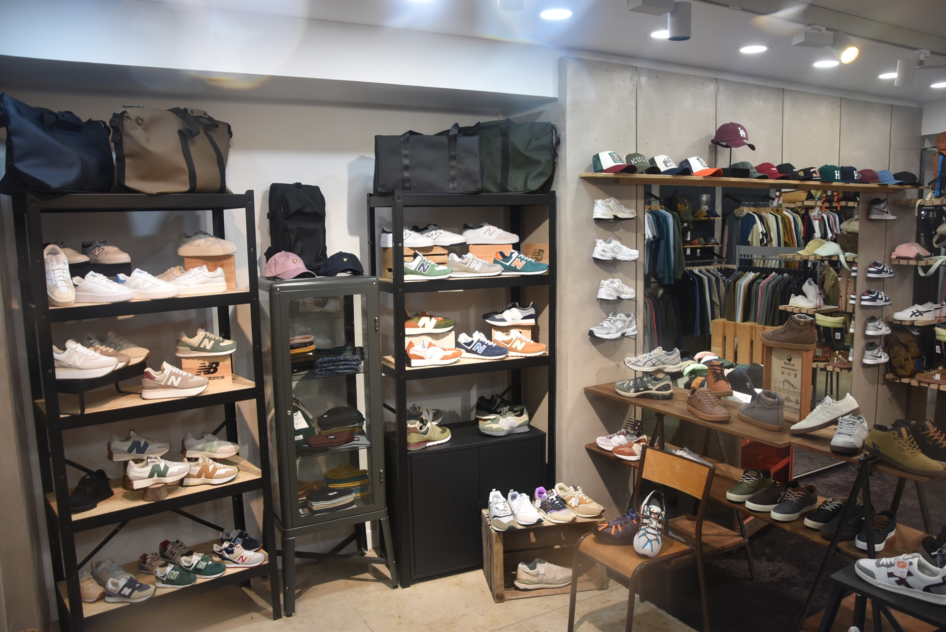 Magasin de new arrivals basket de marque