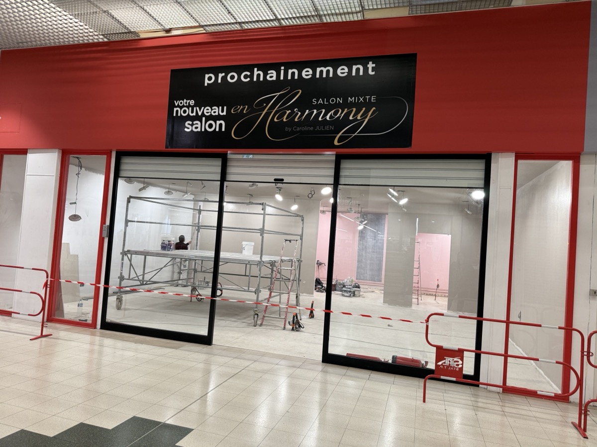 À La Thalie, le rideau du Salon de Coiffure mixte En Harmony s’est