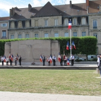 Cérémonie d'installation du nouveau sous-préfet Philippe Deschamps au monument aux morts de Chalon-sur-Saône