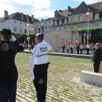 Cérémonie d'installation du nouveau sous-préfet Philippe Deschamps au monument aux morts de Chalon-sur-Saône